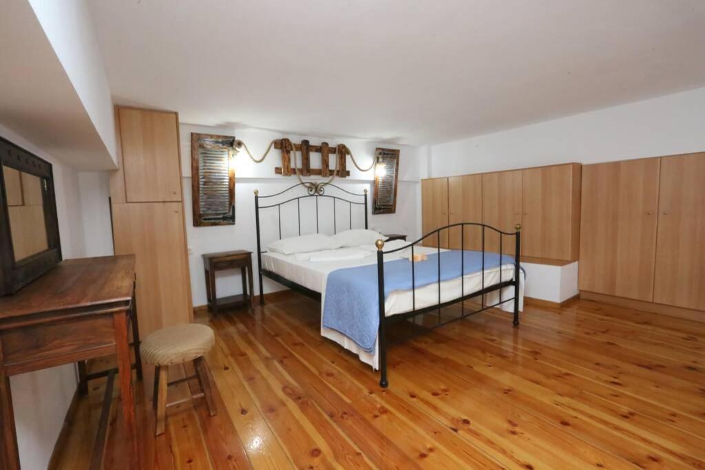 Lignum Apartment Ermoupoli Ngoại thất bức ảnh